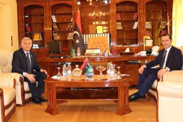 ابوسهمين مع المعوث التركي الوسيط بين المؤتمر والمجلس الرئاسي