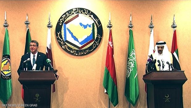 كارتر والزياني خلال مؤتمر صحفي في الرياض - 20 أبريل 2016