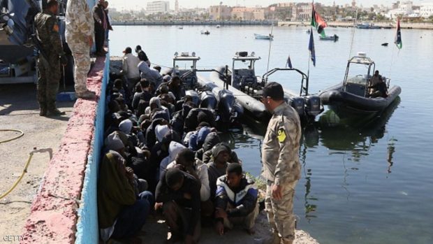 مهاجرون أفارقة على أحد سواحل ليبيا - 11 أبريل 2016