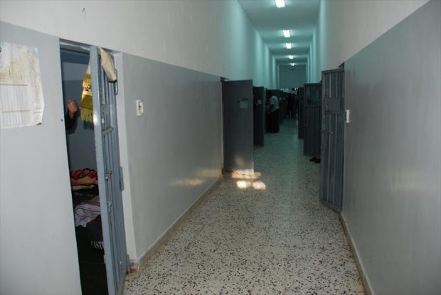 الصور يؤكد مقتل 12 سجينا بعد الإفراج عنهم من سجن الرويمي
