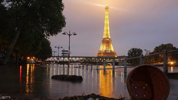 المياه أغرقت شوارع باريس ورفعت منسوب المياه في نهر السين