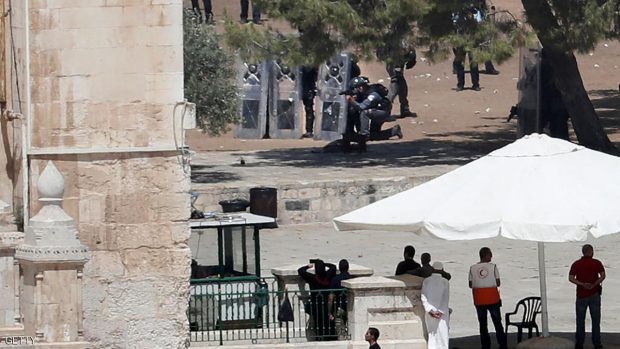 قوات إسرائيلية تقتحم المسجد الأقصى الاثنين