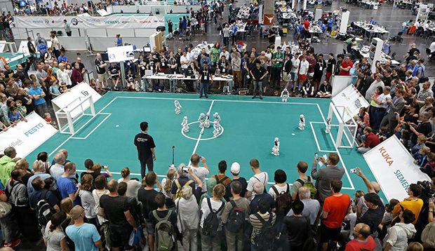 روبوكب تمهيد لمواجهة كروية بين البشر والروبوتات