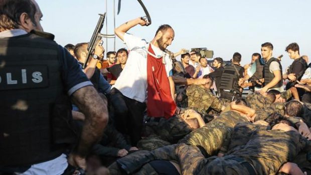 160716083920_turkey_coup1_640x360_getty_nocredit