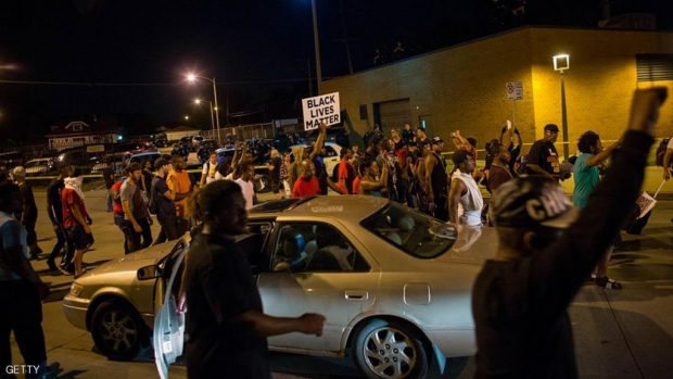 متظاهرون من السود في مدينة ميلووكي الأميركية