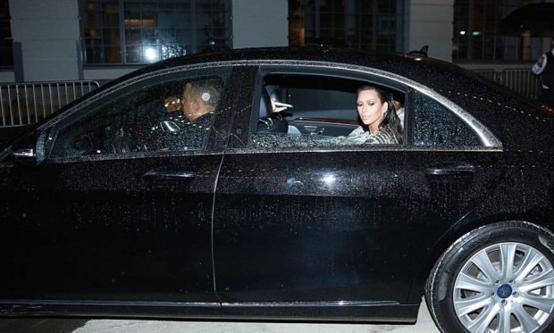 كاردشيان تعرضت للسطو بينما كانت في باريس