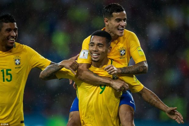 3952048900000578-3833413-image-a-77_1476242615607