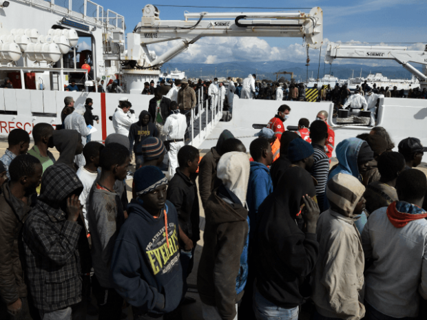african-migrants-rescued-by-italian-coast-guard-libya-640x480