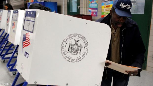 الناخبون الأميركيون بدأوا في الإدلاء بأصواتهم في الانتخابات