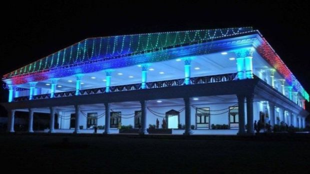 مظاهر البذخ في المنزل أثارت غضب ملايين الهنود الذين يعانون من أزمة مالية بعد قرارات الحكومة الأخيرة