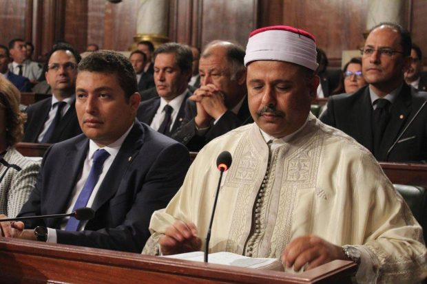 عبد الجليل بن سالم، وزير الشؤون الدينية المقال