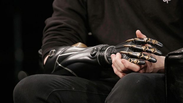 تم اختبار اليد الآلية في إسبانيا