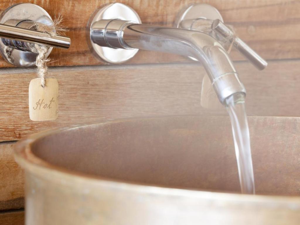 الماء الساخن