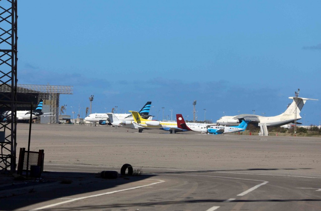 عين ليبيا ضربة جوية جديدة تتسبب في وقف الملاحة بمطار معيتيقة