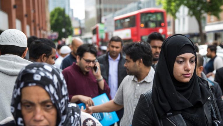 بريطانيا.. برلماني يُقرر صوم أسبوع من رمضان لفهم المسلمين بشكل أفضل