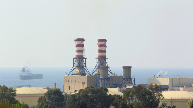 توقف العمل في محطة كهرباء الزهراني اللبنانية إثر نفاد الوقود