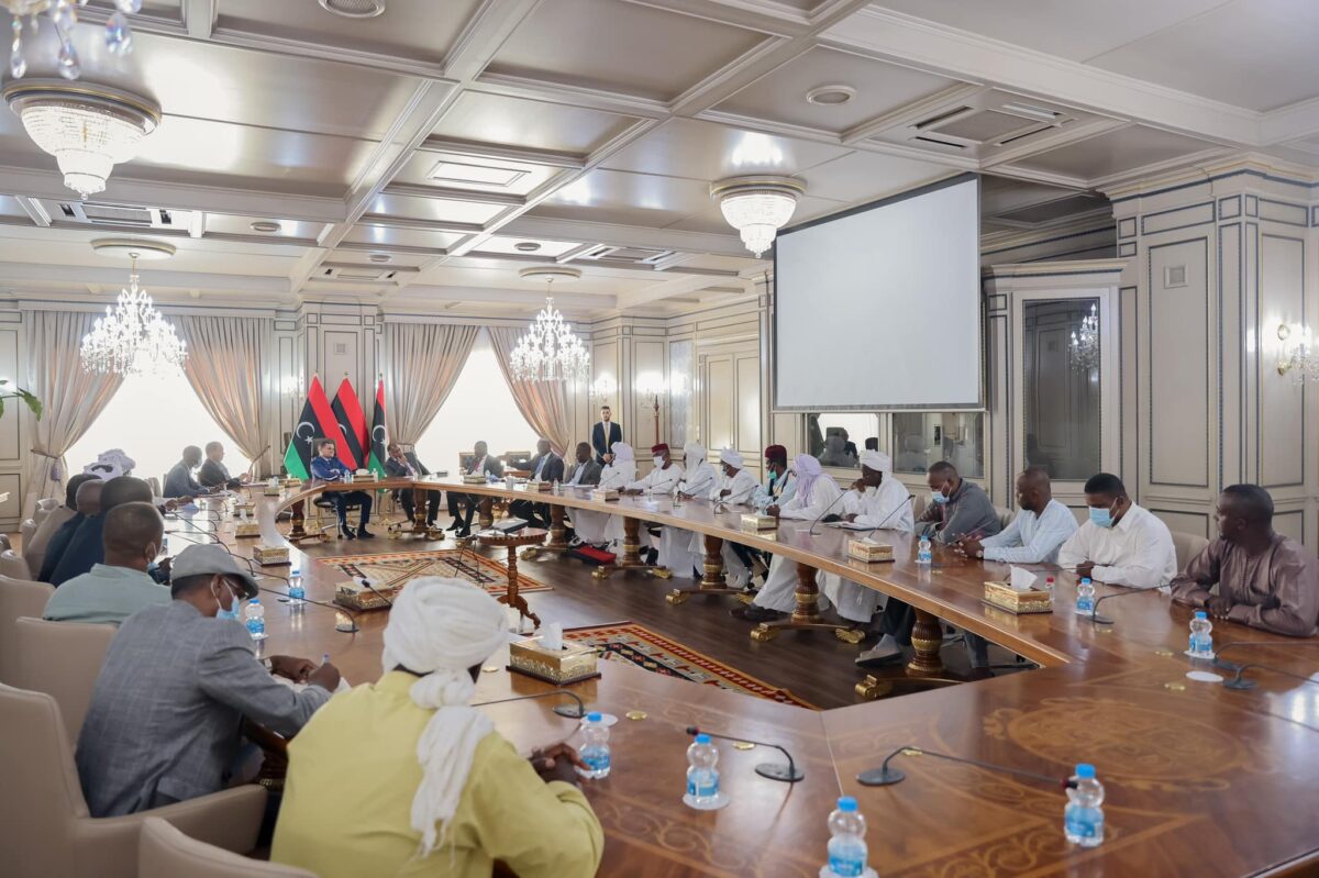 رئيس الحكومة يبحث مع أعيان وحكماء التبو خطوات الوصول لمصالحة وطنية شاملة في مرزق.
