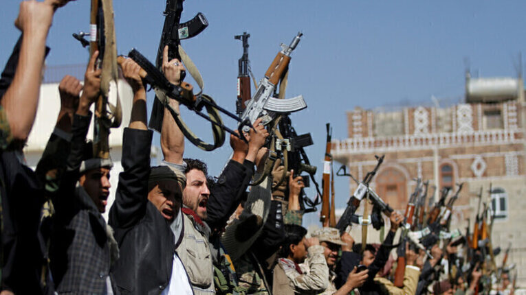 الحوثيوين يستهدفون السعودية بـ3 طائرات مُسيَّرة