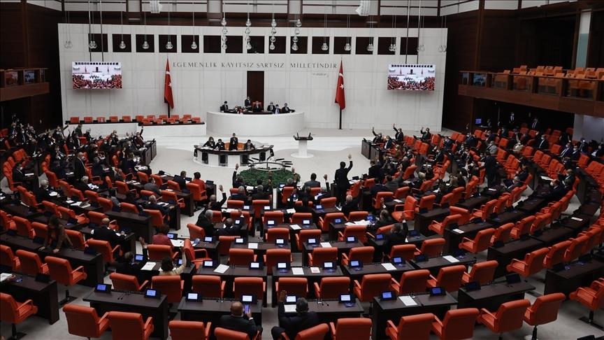 البرلمان التركي يُناقش إرسال قوات إلى سوريا والعراق ولبنان