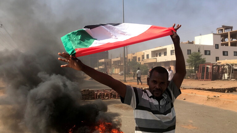 السودان.. تواصل الاحتجاجات رفضاً لاستيلاء الجيش على السلطة