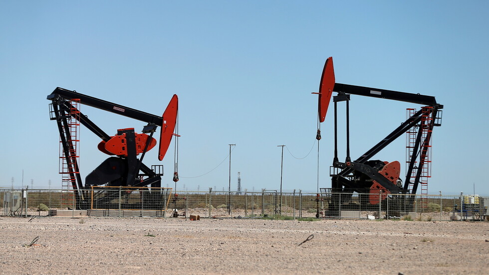 بسبب انتشار «أوميكرون».. أسعار النفط العالمية تتراجع