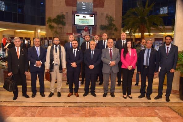 الصناعة تبحث تعزيز الاستثمار والتعاون مع مصر
