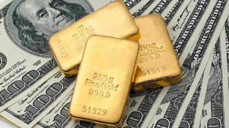 أسعار الذهب العالمية ترتفع مع تراجع الدولار الأمريكي