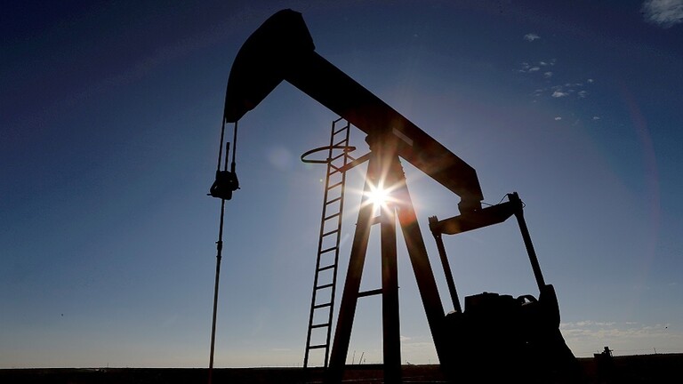 تراجع أسعار النفط بفعل توقعات على الطلب