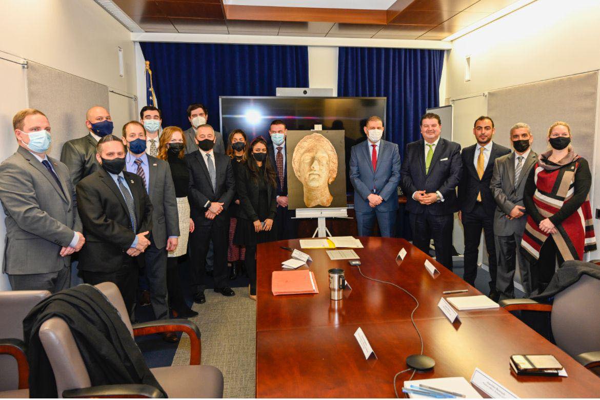 السفارة الليبية في واشنطن تستعيد قطعة أثرية