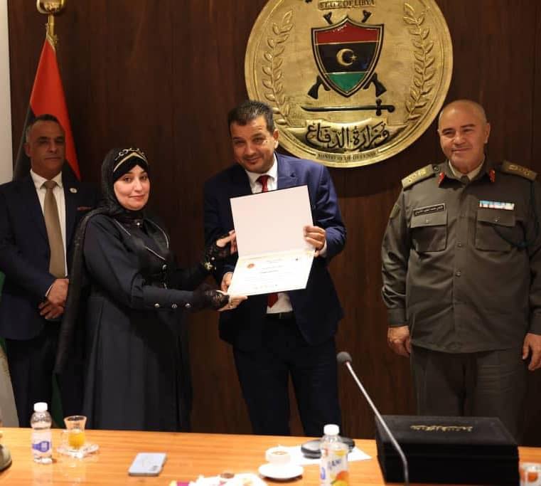 وزارة الدفاع تكّرم الباحثين المشاركين بورشة «قبول الطلبة» 