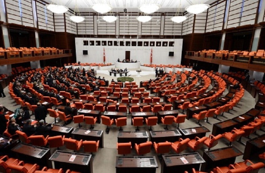 البرلمان التركي يمدد الوجود العسكري في ليبيا 