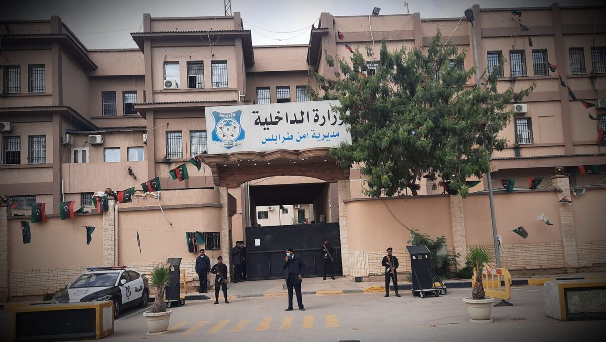 ليبيا – القبض على متهم بعملية احتيال بقيمة “58 ألف دينار”