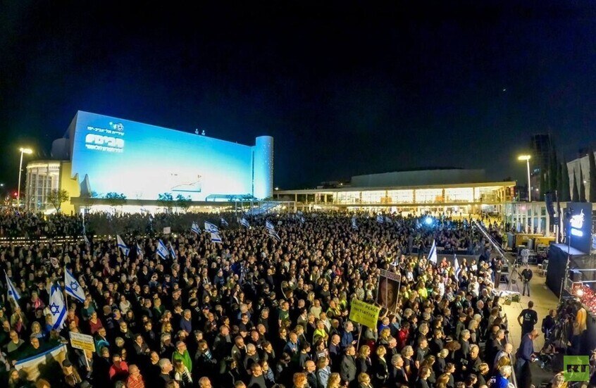 آلاف الإسرائيليين يطالبون بإسقاط «حكومة نتنياهو» ووقف الحرب