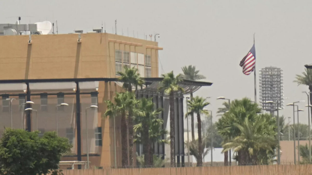 واشنطن تعلق «تحويلات مالية» إلى العراق وتجمّد التعاون الأمني