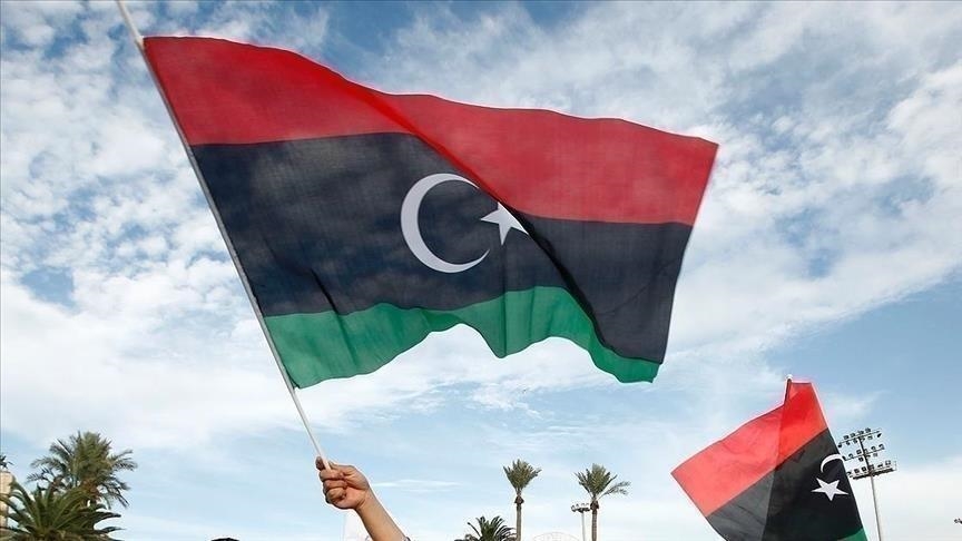 ليبيا بين المطرقة والسندان: صراع البقاء بين انسداد السياسة وتكلس الوعي 