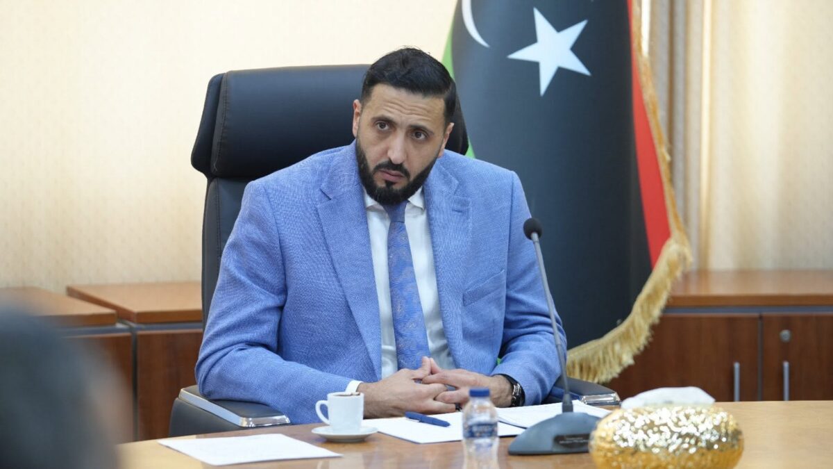 ليبيا – وداعاً للمعاملات الورقية.. الاقتصاد تطلق تطبيق نظام «التأمين الإلزامي» على المركبات